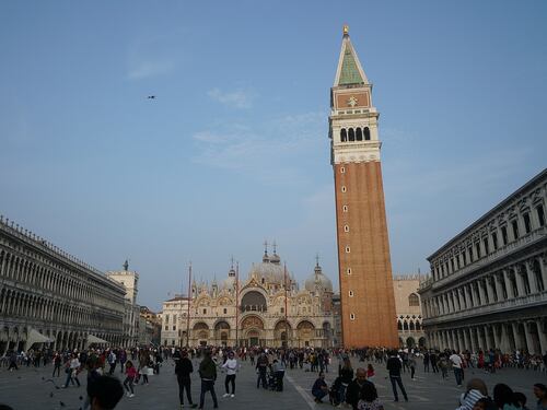 Degrado a Venezia: turista tedesco si mette a urinare a due passi da piazza San Marco