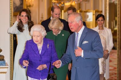 Il Principe Carlo: stretta di mano con Brian May dei Queen al The Princès Trust Awards 5
