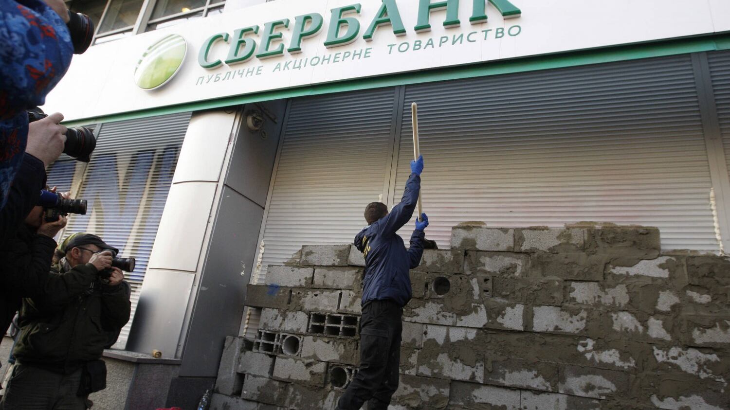 Ucraina, Poroshenko annuncia sanzioni contro le banche russe
