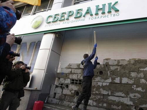Ucraina, Poroshenko annuncia sanzioni contro le banche russe