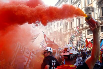 La protesta dell'Alcoa si sposta a Roma 6