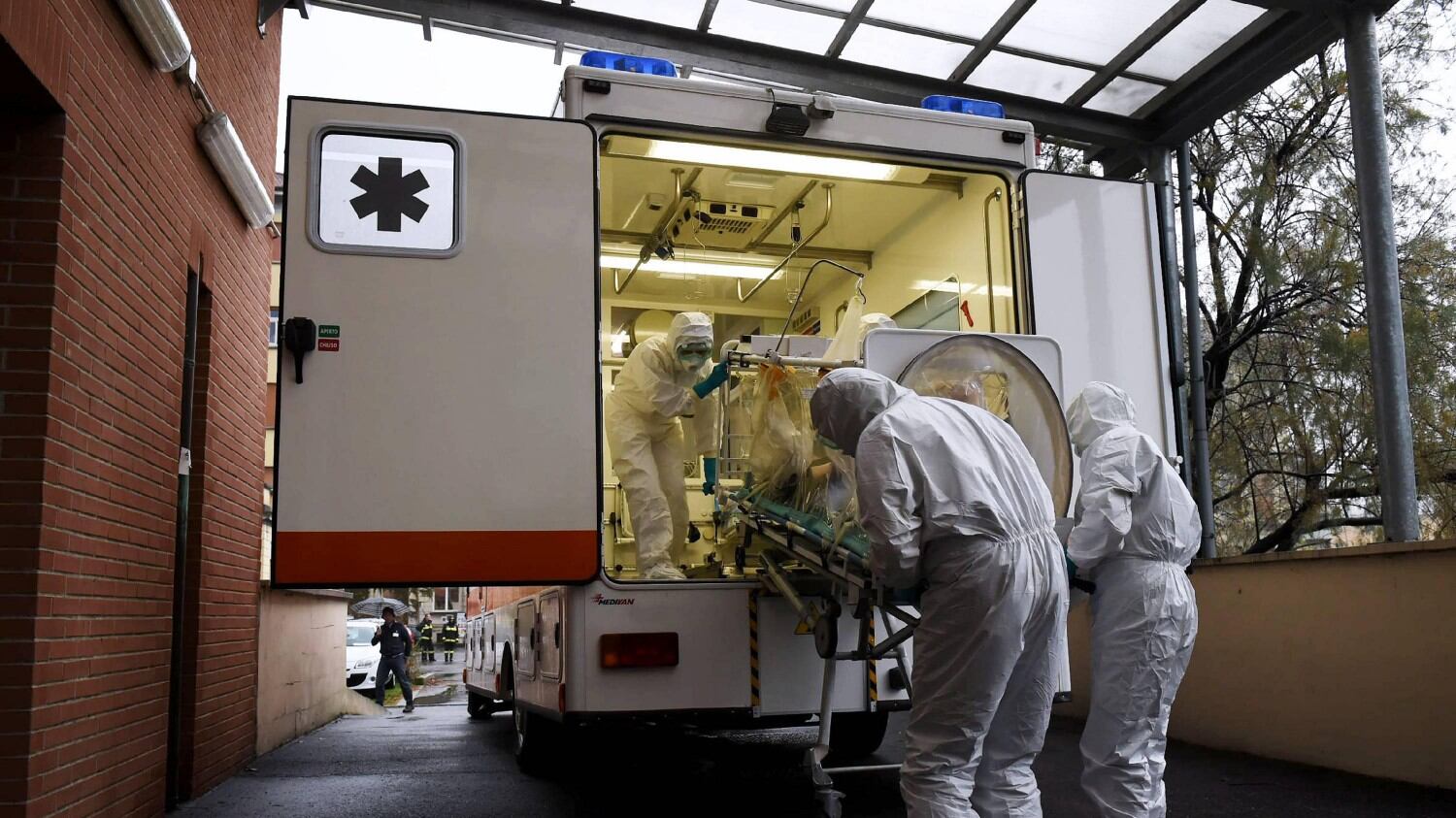 Coronavirus, ecco chi è l'uomo ricoverato