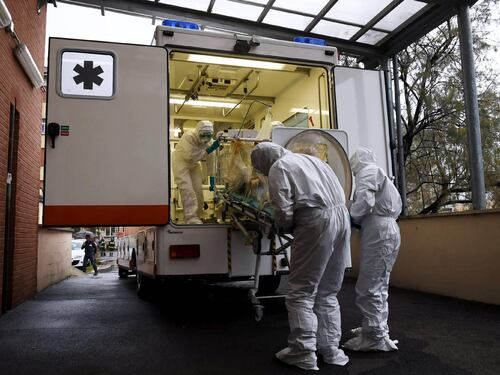 Coronavirus, ecco chi è l'uomo ricoverato