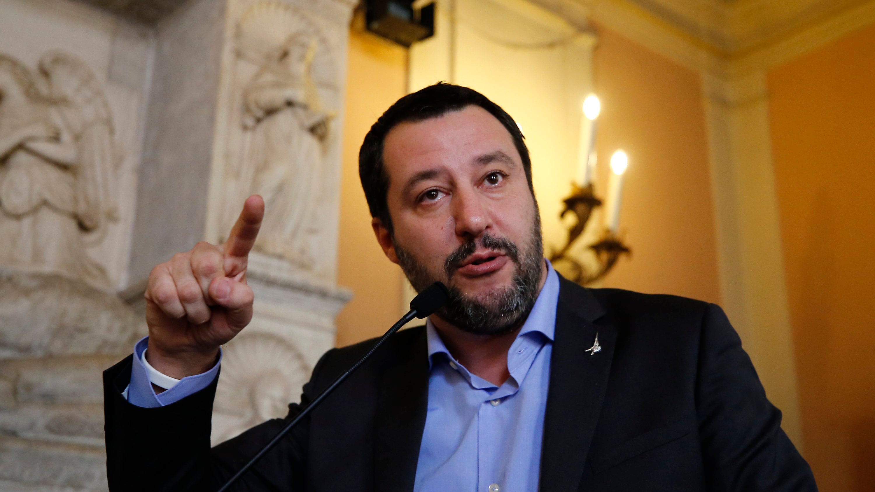 Immigrati, Salvini: "Blindare i confini e più espulsioni. Islam di oggi è un pericolo"