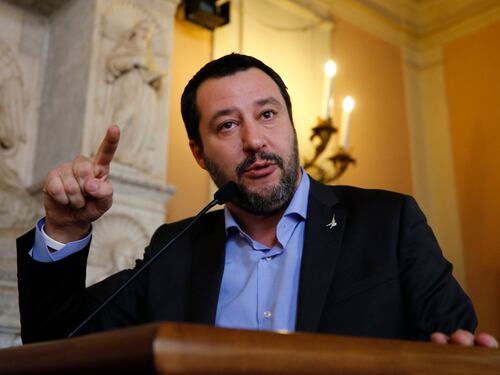 Immigrati, Salvini: "Blindare i confini e più espulsioni. Islam di oggi è un pericolo"