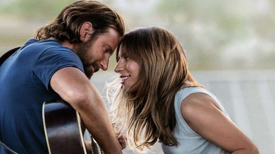 L'ex moglie di Bradley Cooper attacca: "È un manipolatore"
