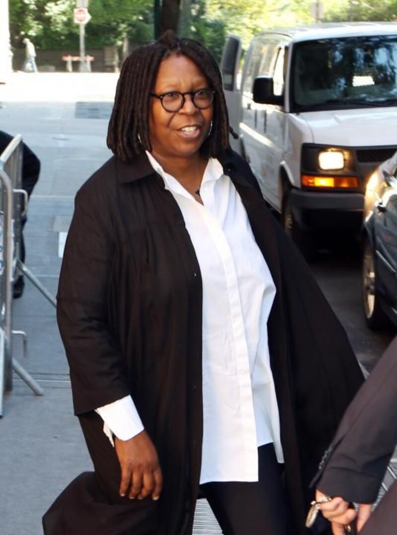 Marijuana per combattere i dolori mestruali, l'idea di Whoopi Goldberg: foto 9