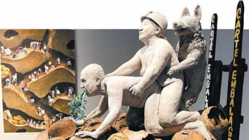 Barcellona, il museo ci ripensa: sì alla scultura di re Juan Carlos sodomizzato