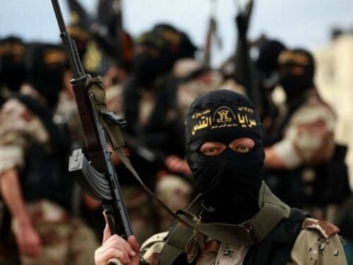 Isis, film dell'orrore: prigioniero squartato e dato in pasto alla madre