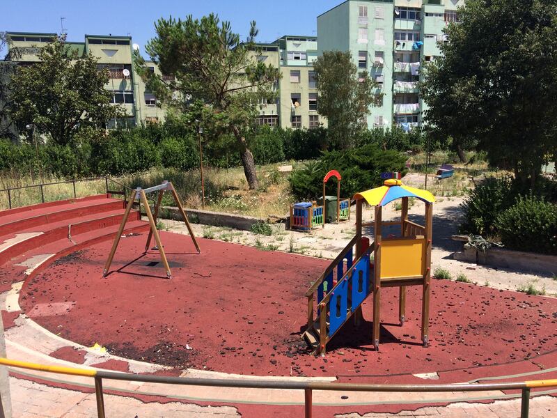 Quei bambini dimenticati dallo Stato: l'infanzia al Parco Verde di Caivano   11