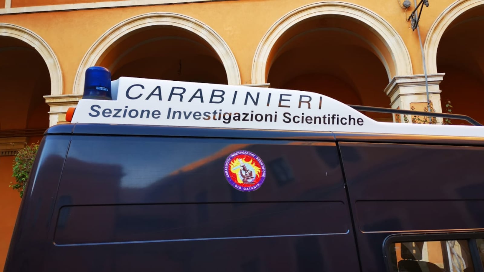 Litiga con i genitori e tenta di ucciderli: in arresto un catanese