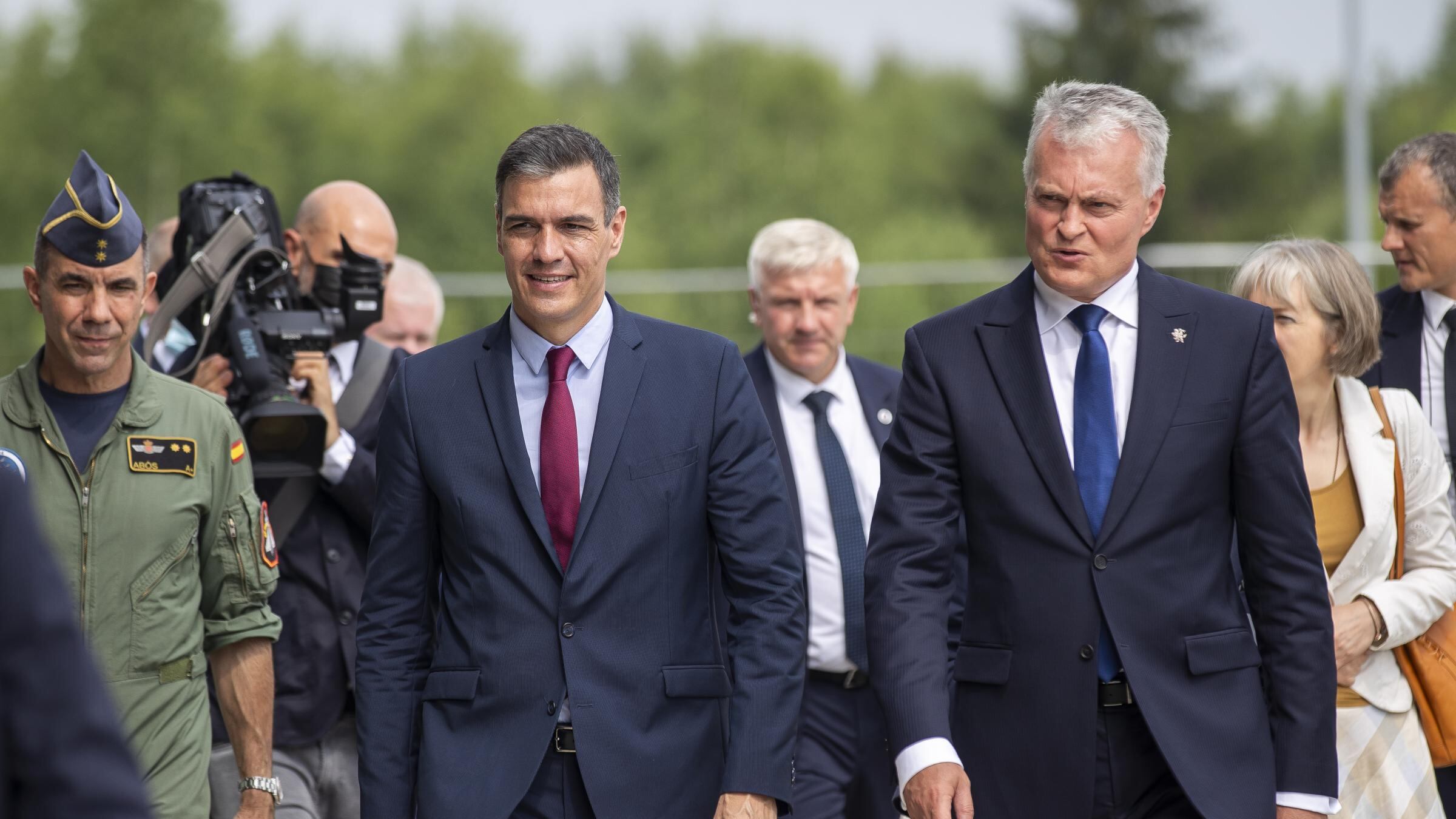 Lituania, fuori programma da paura per Sánchez. Due caccia russi violano lo spazio aereo: è fuga