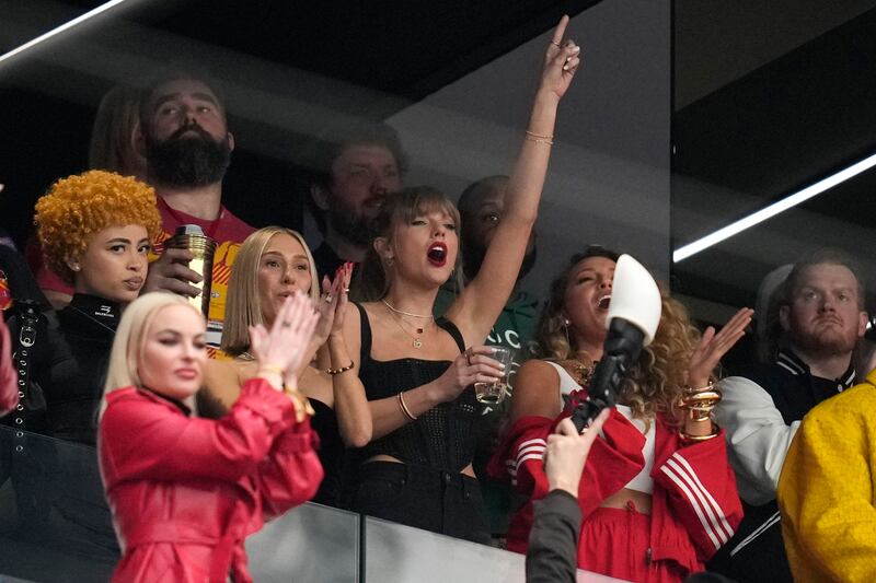 Super Bowl, Taylor Swift festeggia con il fidanzato 2