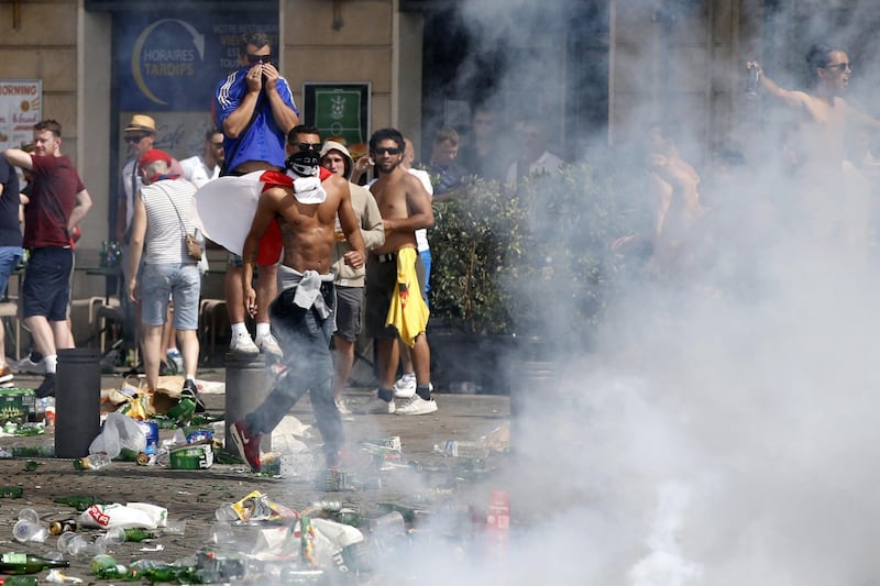 Marsiglia, scontri tra tifosi e polizia 13