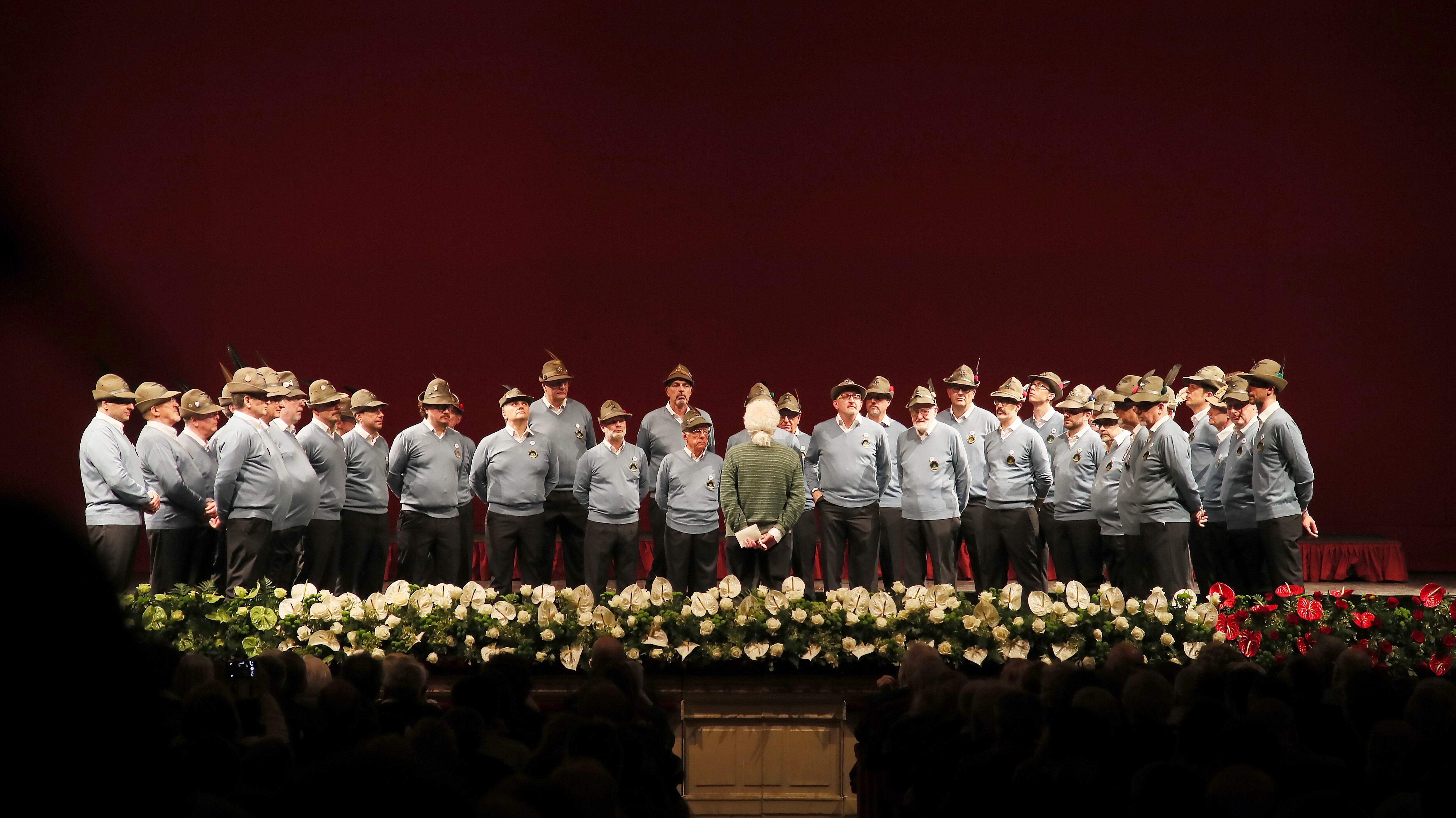 Gli alpini conquistano la Scala