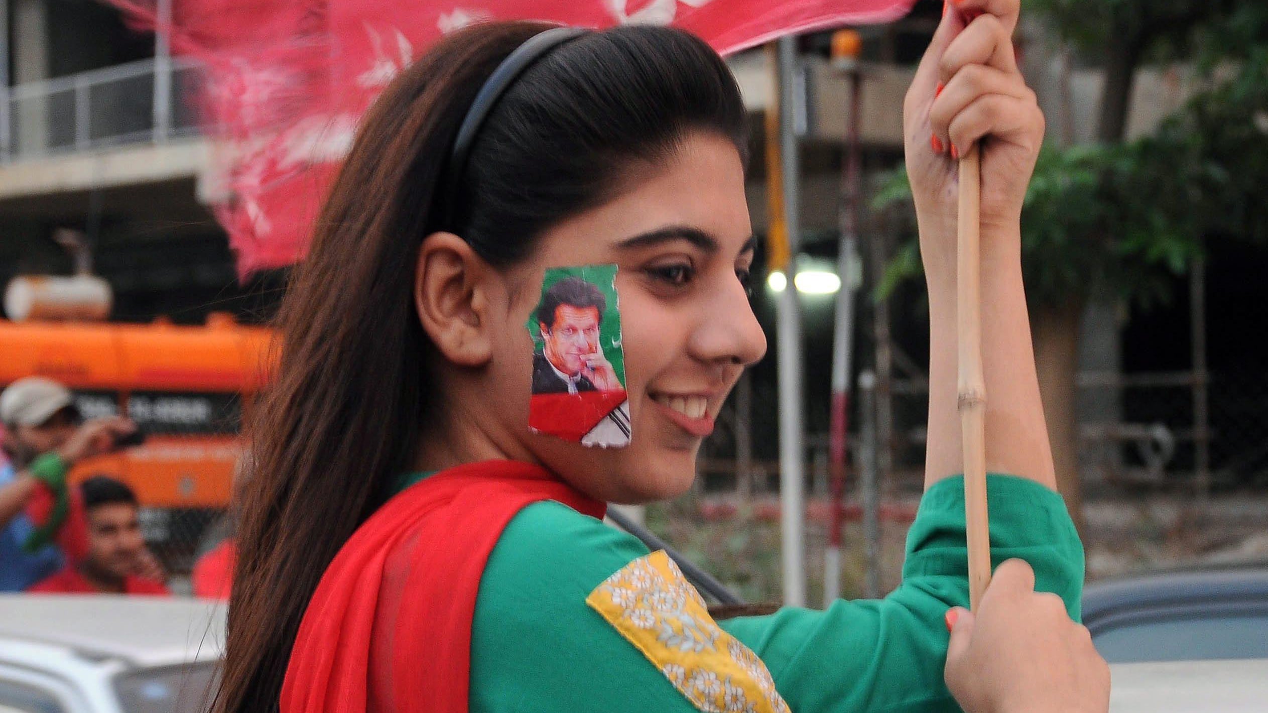 Pakistan nel sangue Vince l'islamico che odia l'America