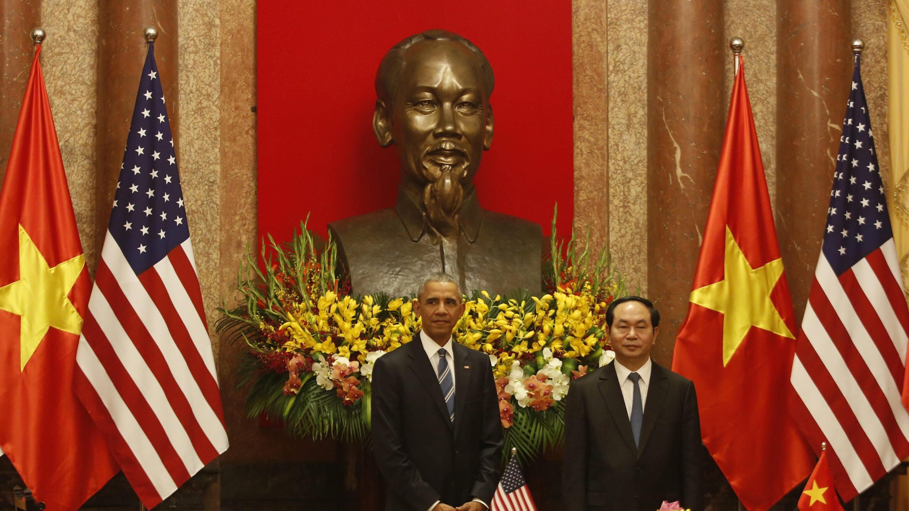 Obama revoca l'embargo sulle armi al Vietnam e sfida la Cina