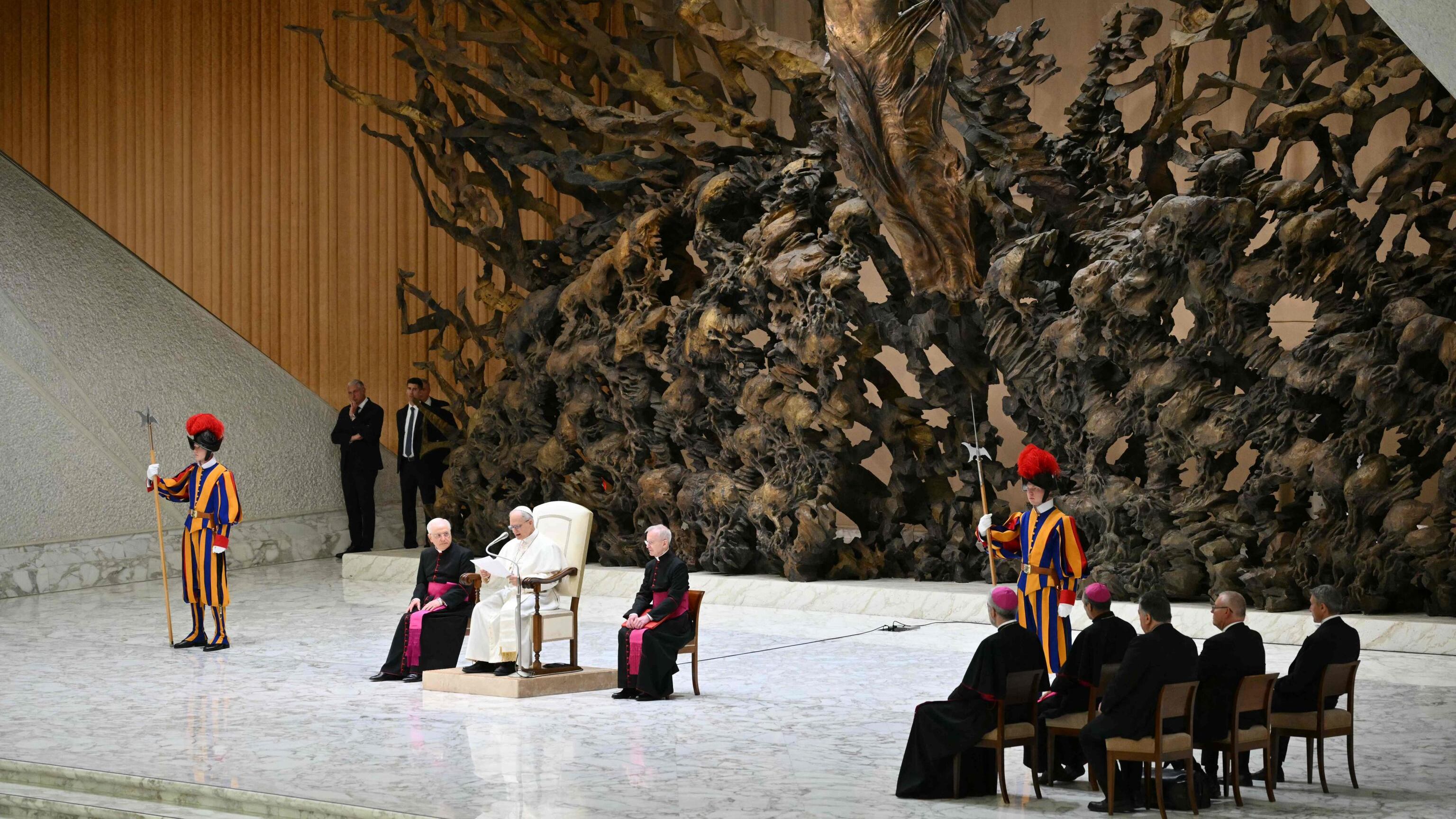 Il monito del Papa: "Liberare i giornalisti incarcerati". Poi quella frase di Francesco