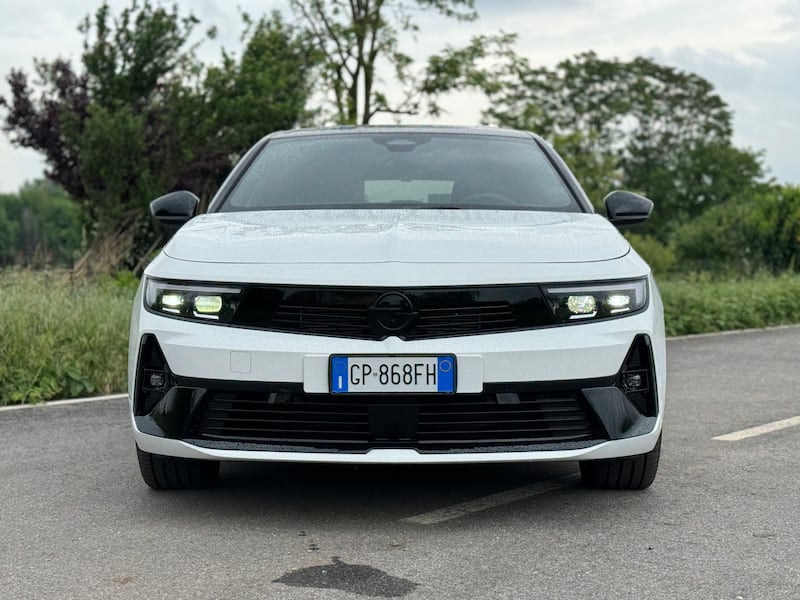Opel Astra GSe: guarda la gallery della nuova due volumi sportiva da 225 CV 1