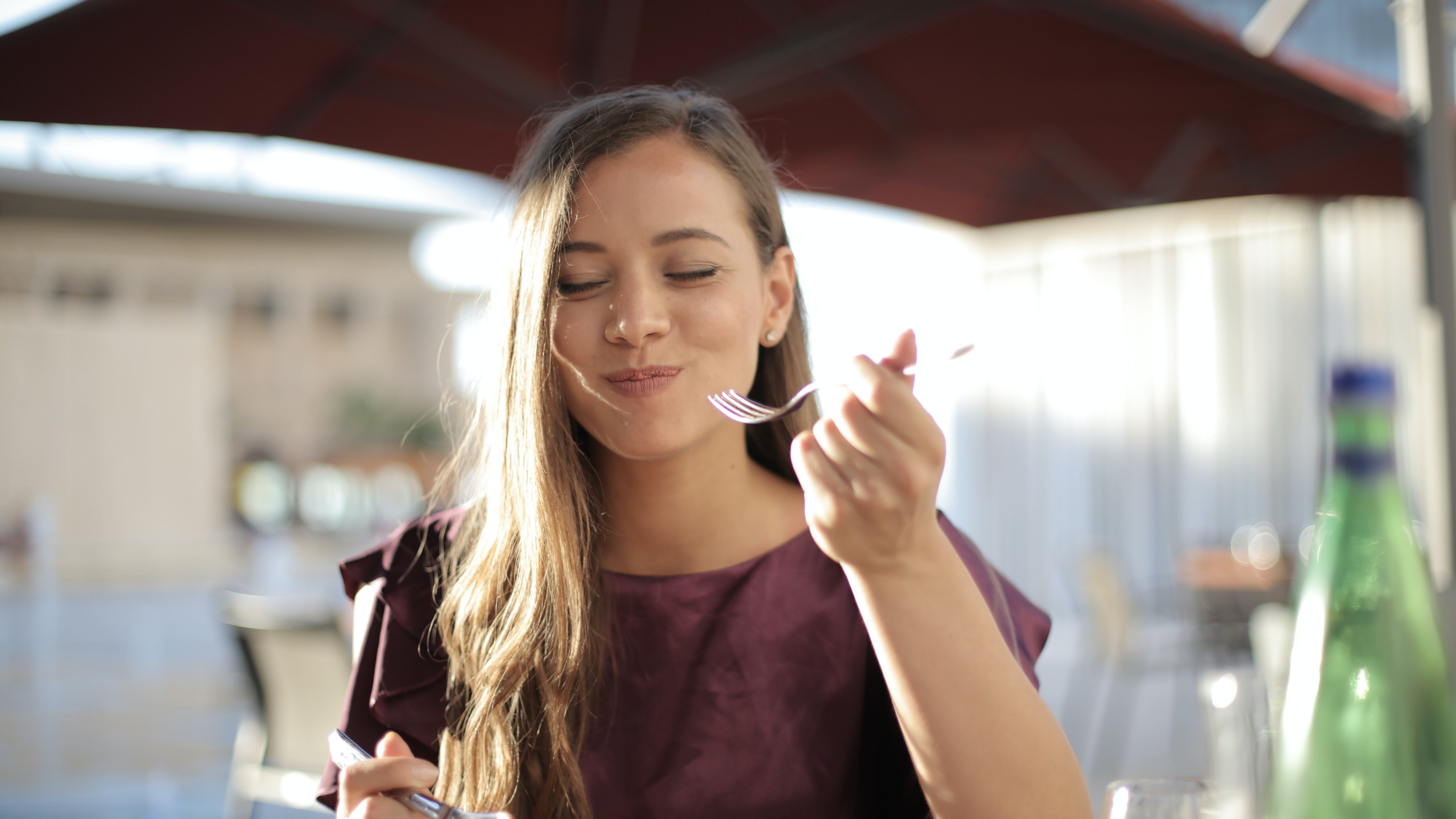 Quali cibi producono collagene: ecco cosa mangiare per una pelle più giovane