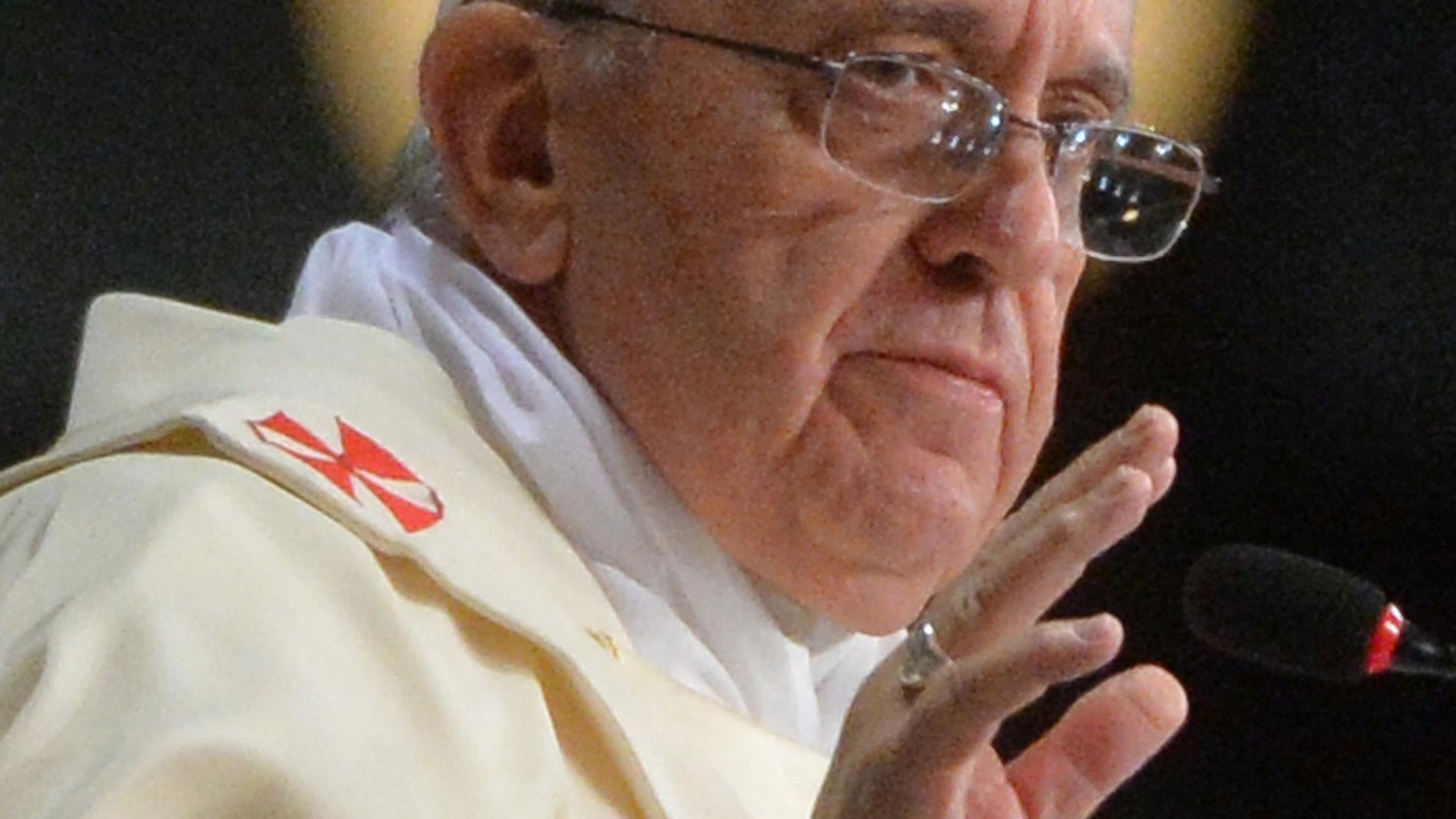Siria, il Papa: "Conventi chiusi accolgano i rifugiati"