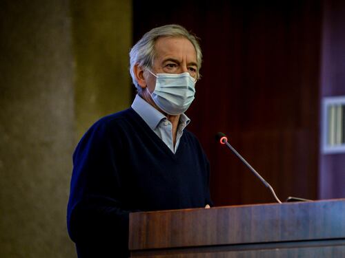 Bertolaso: "L'11 aprile vaccinati tutti gli over 80". Via Aria, tocca a Poste