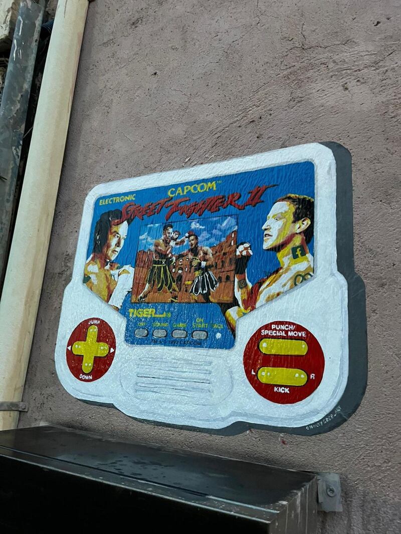 Musk e Zuckerberg dentro un ring del gioco anni '90 Street fighter: le immagini 4