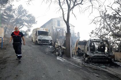 Francia, incendio in Costa Azzurra 3