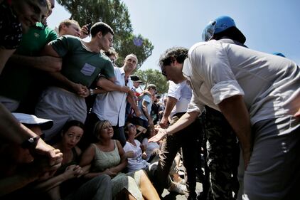Blocchi contro i profughi, tensione con la polizia 5