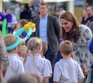 Kate Middleton circondata dai bimbi: foto 7
