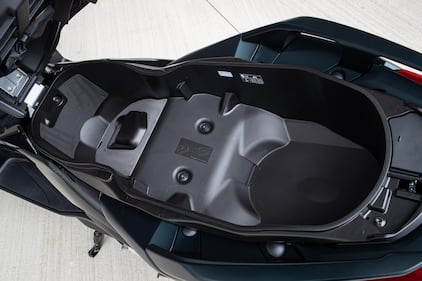 Yamaha XMAX 300 Tech Max: guarda la gallery 8