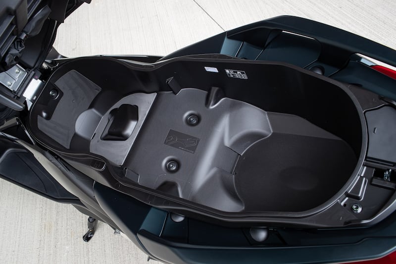Yamaha XMAX 300 Tech Max: guarda la gallery 8