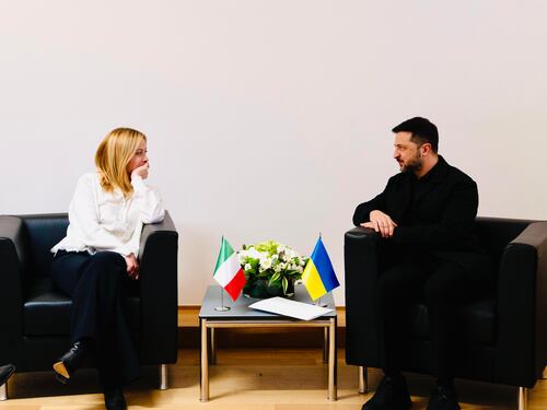 Meloni: "Fondamentale convergenza Usa-Ue per pace in Ucraina". Domani l'incontro con Zelensky a Roma
