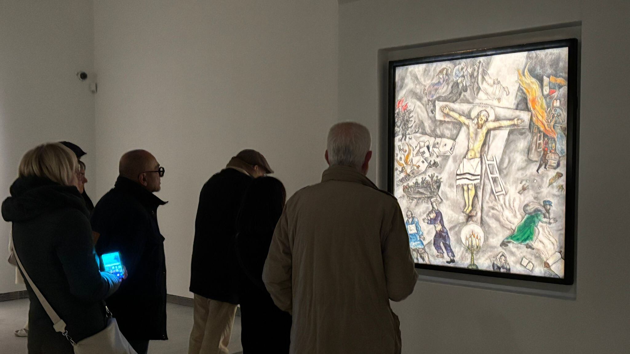 Crocifissione bianca di un ebreo, cosa c'è dietro il capolavoro di Chagall esposto a Roma