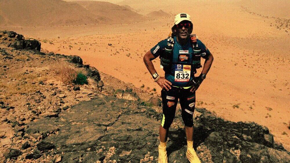 Perso nel Sahara, mangia topi e beve la propria urina per sfuggire alla morte