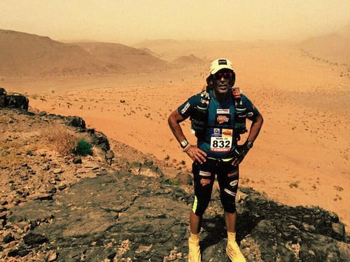 Perso nel Sahara, mangia topi e beve la propria urina per sfuggire alla morte