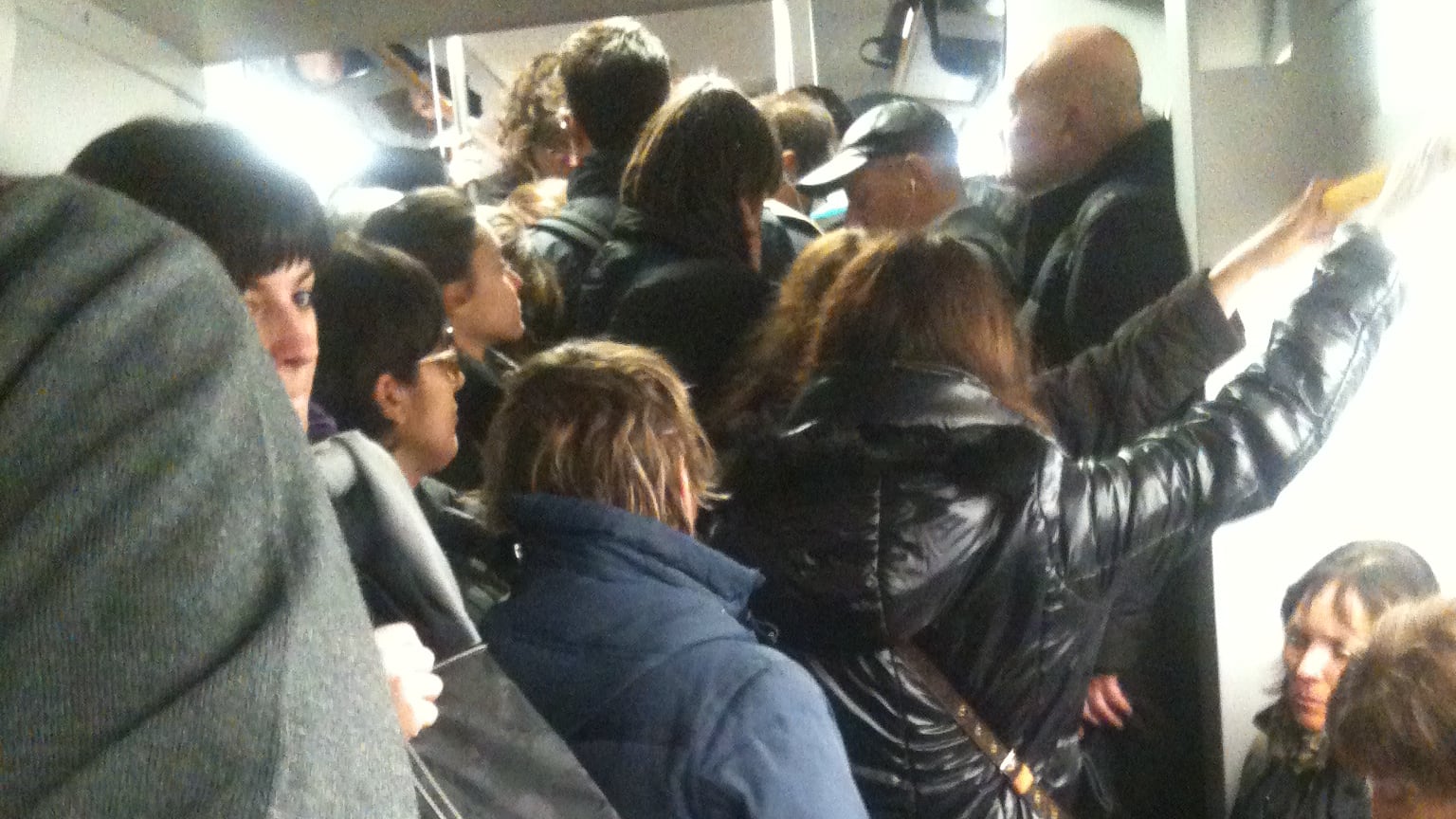 Odissea di una pendolare: i soccorsi arrivano dopo mezz'ora