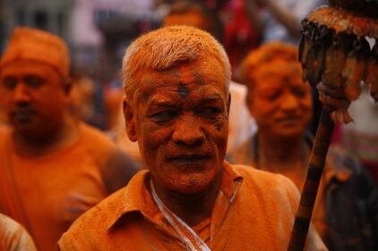 Bhaktapur si colora per il festival nepalese del Sindoor 1