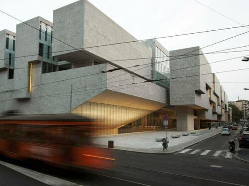"Alunni spogliati e bendati": ecco tutti i riti di iniziazione della confraternita della Bocconi