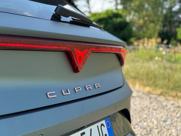 Cupra Leon Hybrid: guarda la gallery della sportiva elettrificata da 272 CV 7
