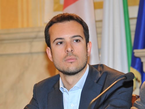 Bestetti: “Le tende ombreggianti? Sono un’offesa alla città”