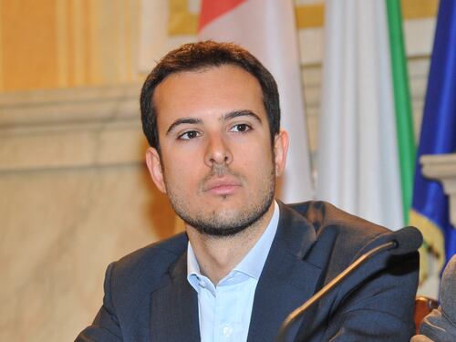Le istituzioni in silenzio complici della canaglia