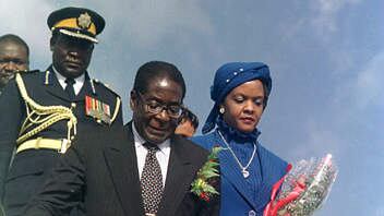 Mugabe, il dittatore immortale. "Governerò anche da cadavere"
