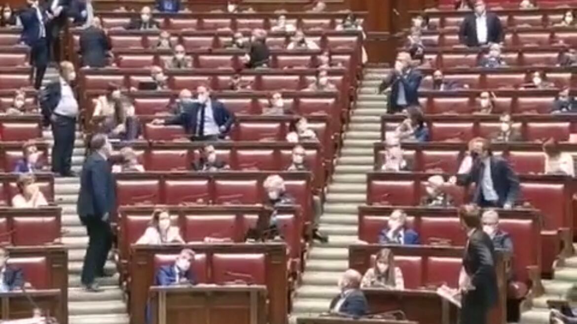"Parli di lealtà...?". Ed è bagarre in Aula sulla Giustizia