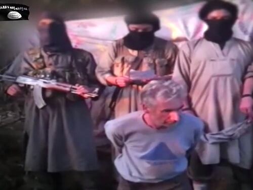 I jihadisti decapitano l'ostaggio francese: "Messaggio di sangue per Hollande"