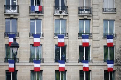 Hollande: "Volevano zittirci, canteremo più forte" 2