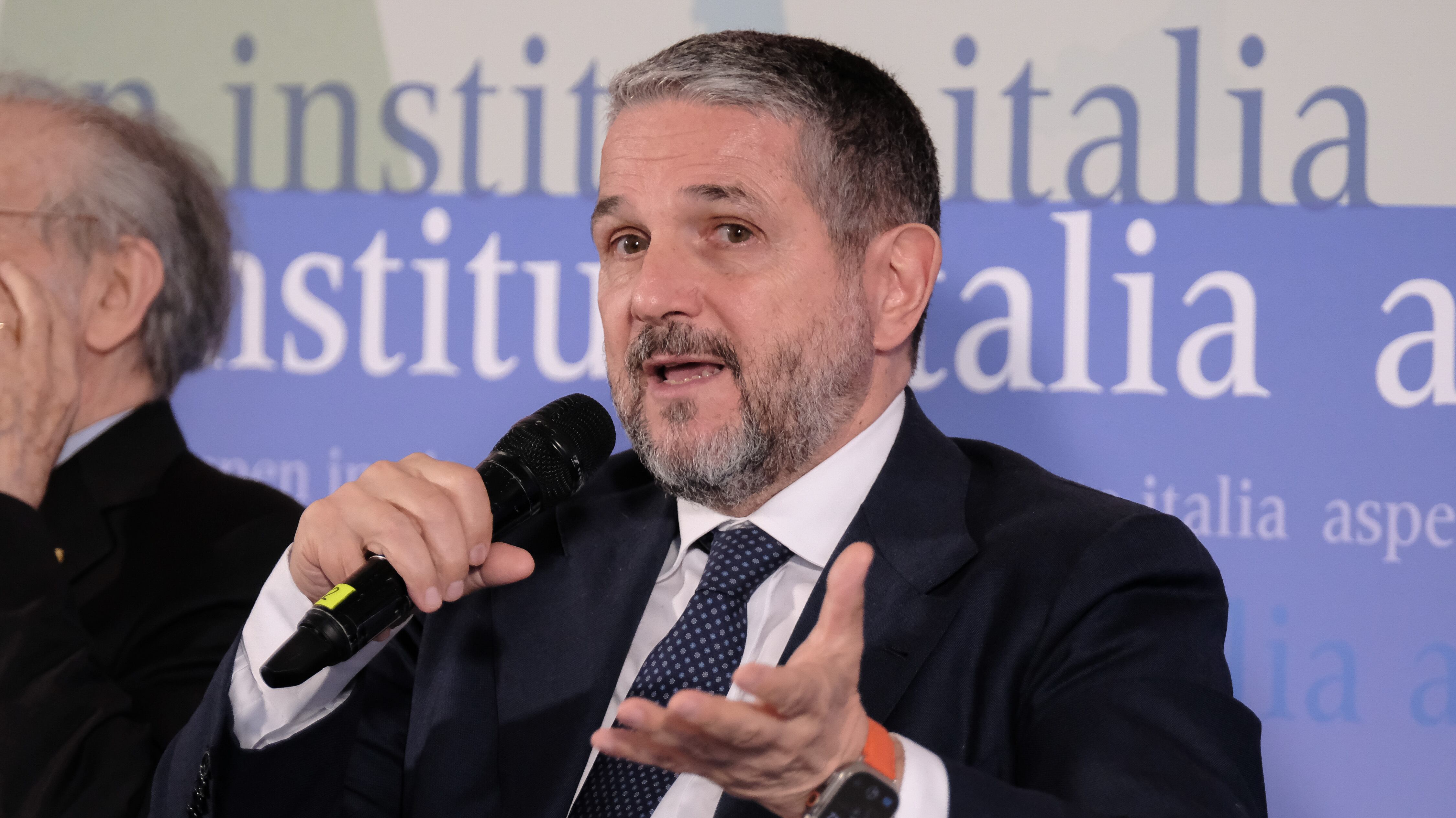 "Linee guida valide per tutti i Paesi: così va gestita l'Intelligenza artificiale"