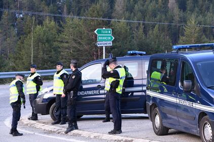 Migranti, ora la Francia militarizza il confine 1