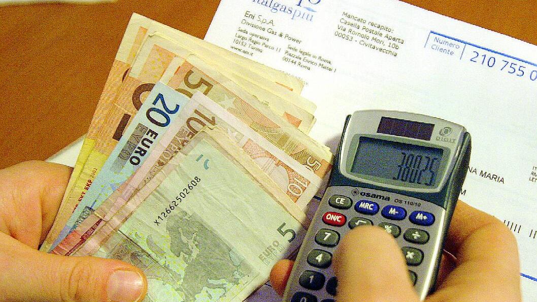 Bankitalia, allarme delle famiglie: per il 65% reddito non sufficiente