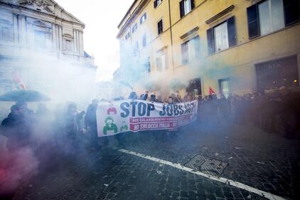 Corteo e scontri contro il Jobs act 4